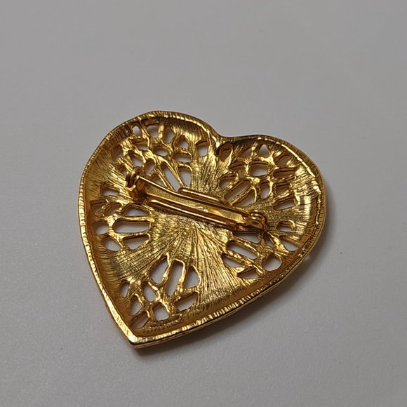 Large Metal Gold Tone Heart Brooch - Picture 11 of 16